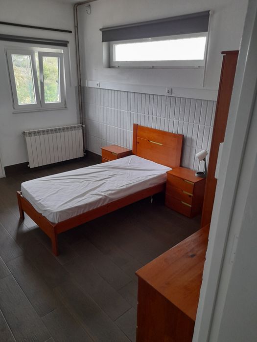 Quarto individual para alugar.