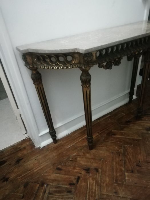 Credencial com pedra de mármore