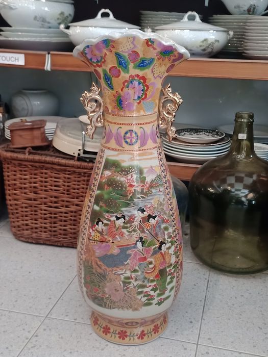 jarrão oval chinês com 61 cm de altura