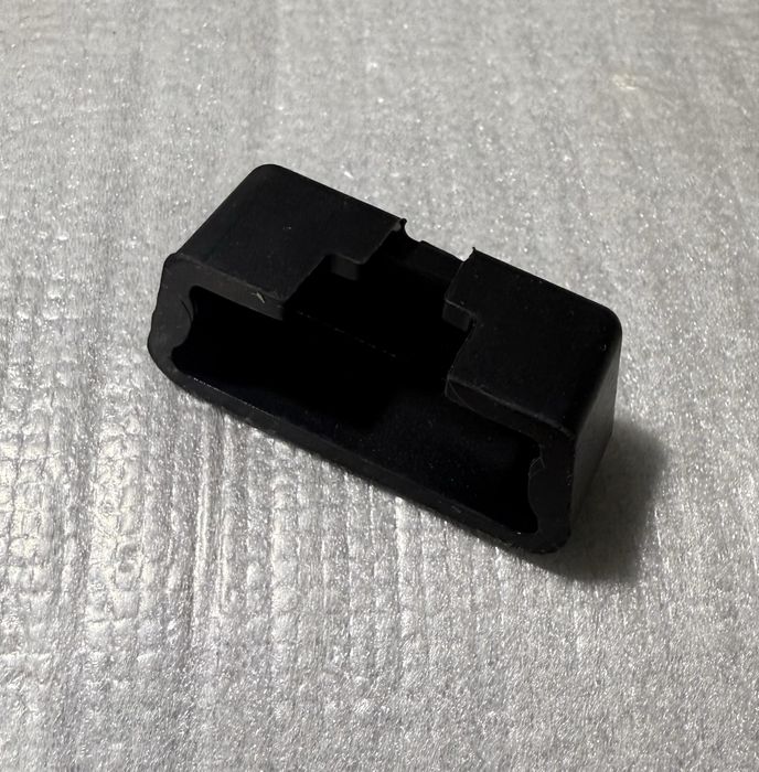 Силиконовая заглушка на OBD разъём автомобиля