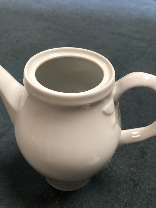 Chávenas  café e chá, bule e taça diderente