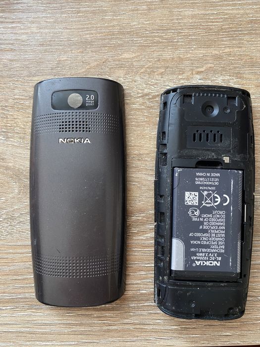 Лот: iPhone 3g; електронний перекладач; навушник.