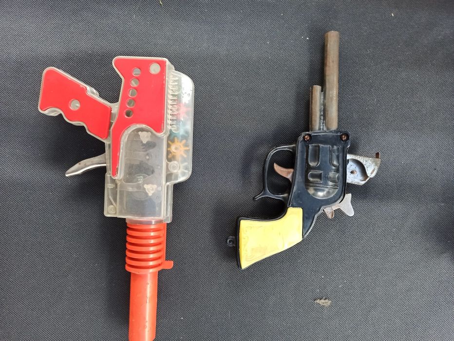 Stare zabawki PRL pistolety