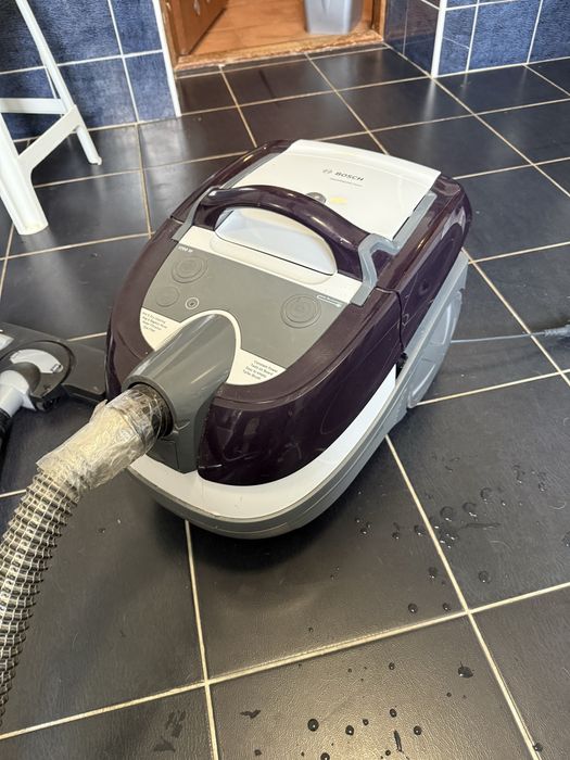 Пилосос миючий Bosch Wet&dry BWD41740