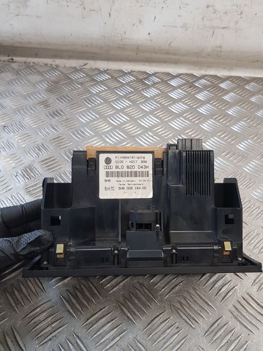 Panel Nawiewu Klimatyzacji 8L0820043H Audi A3 8L 01R-