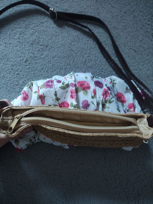 Mała torebka na pasku