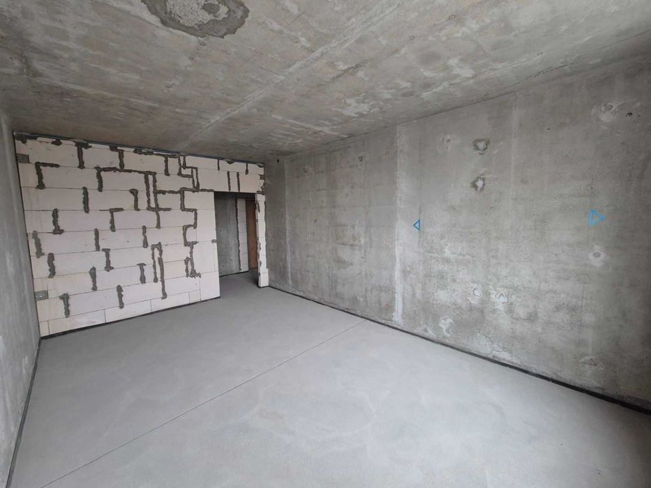 Однокомнатная на Варненской в ЖК "Скай Сити"