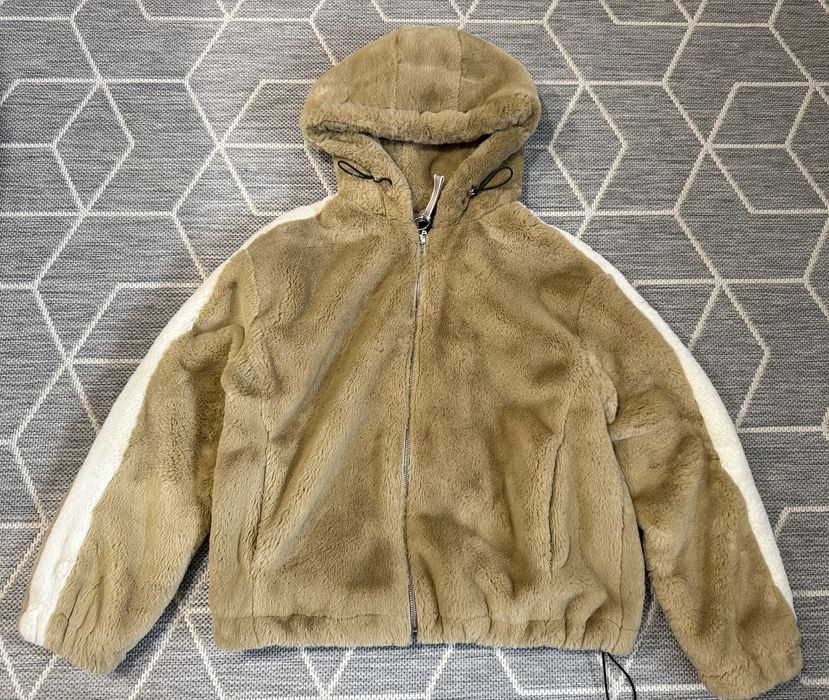 Шубка зі штучного хутра  Bershka