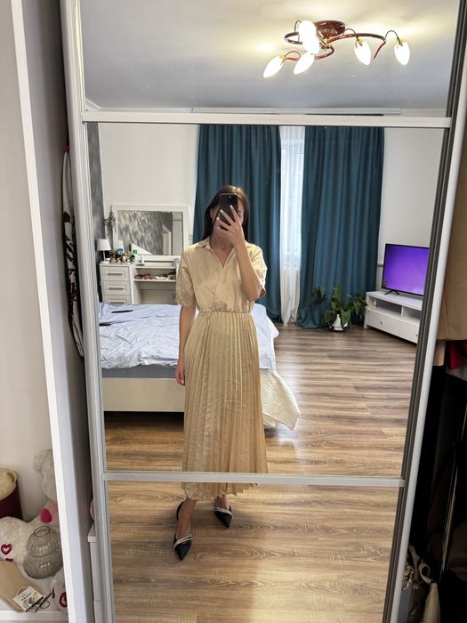 Святкова сукня міді