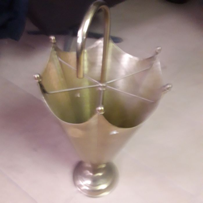 Parasolnik ozdobny mosiężny