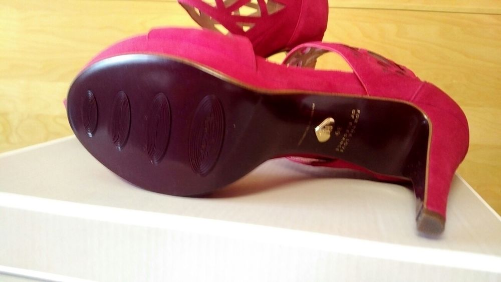 Tamaris nowe skórzane sandały 39