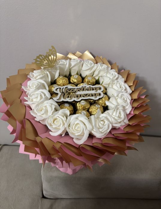 Bukiet jadalny z rozami mydlanymi i ferrero rocher prezent