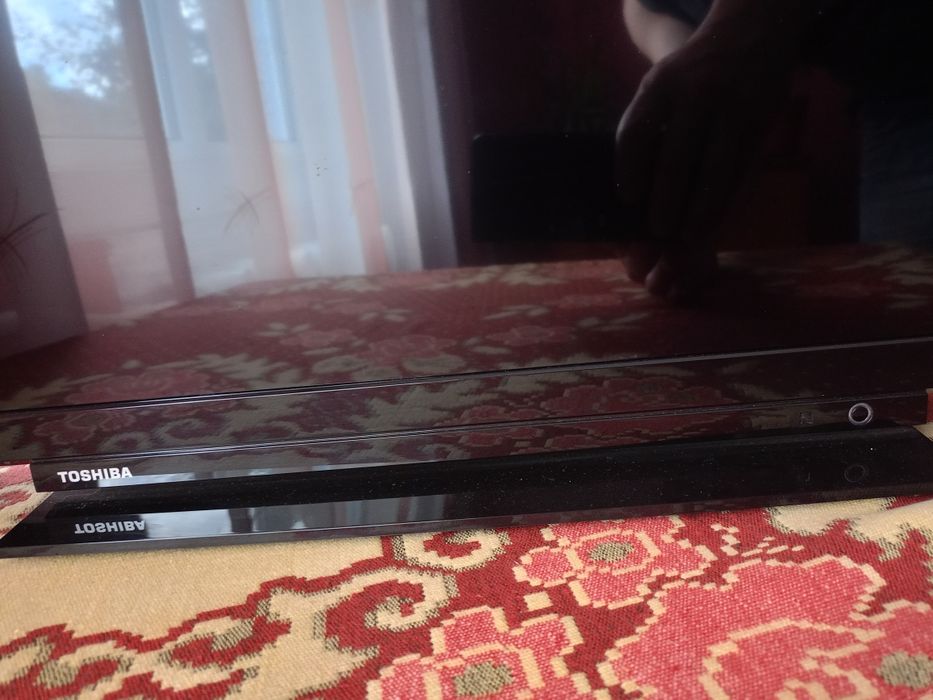 Телевізор TOSHIBA 32дюйми