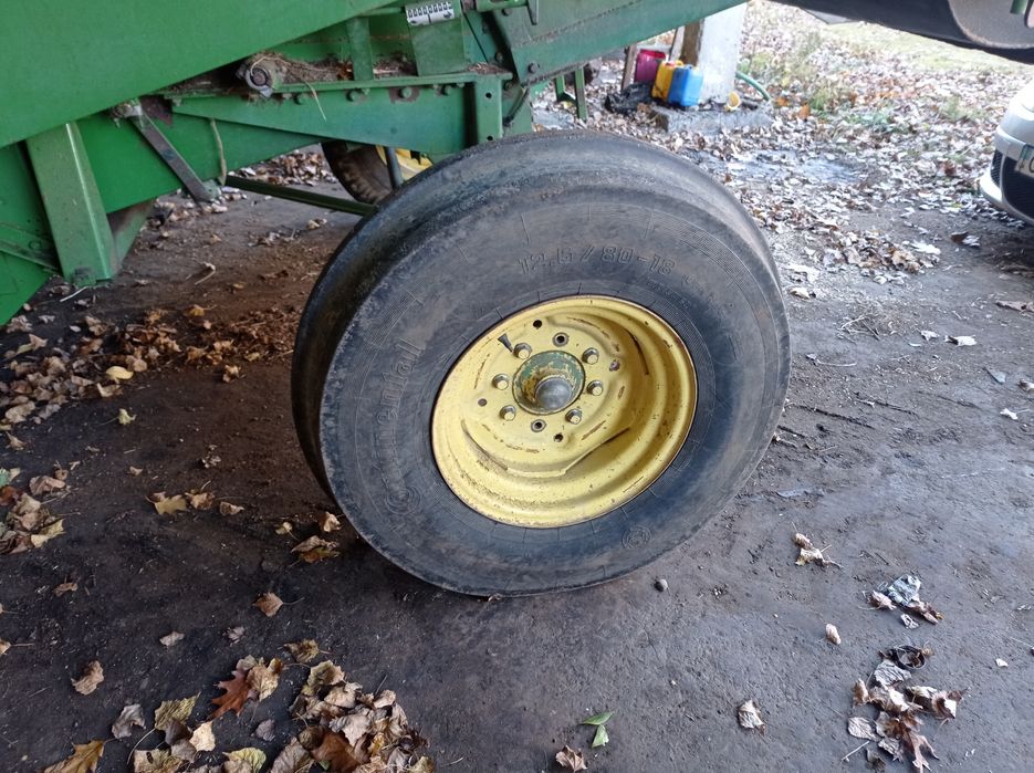 Комбайн John Deere 1075