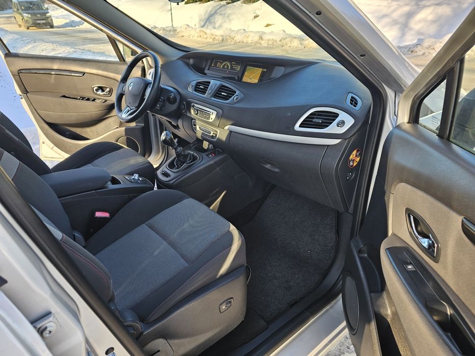 Sprzedam samochód  Renault Scenic benzyna  bogate wyposażenie