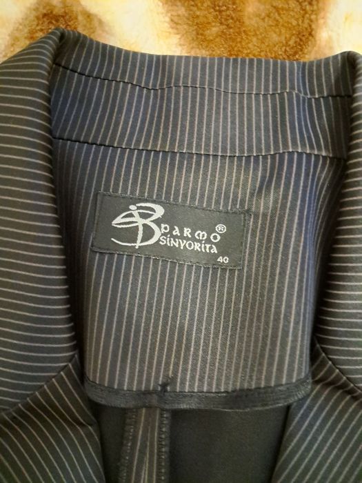 Продам очень красивый женский брючный костюм