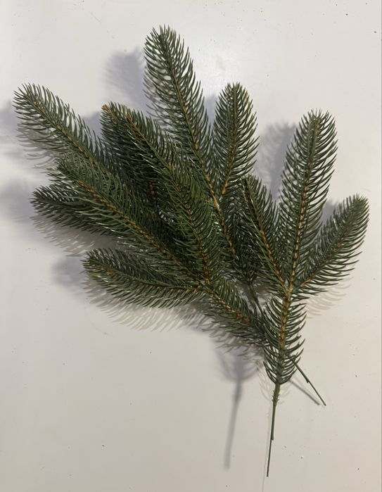 Штучна гілка хвоі искусственная веточка ели новогодний декор