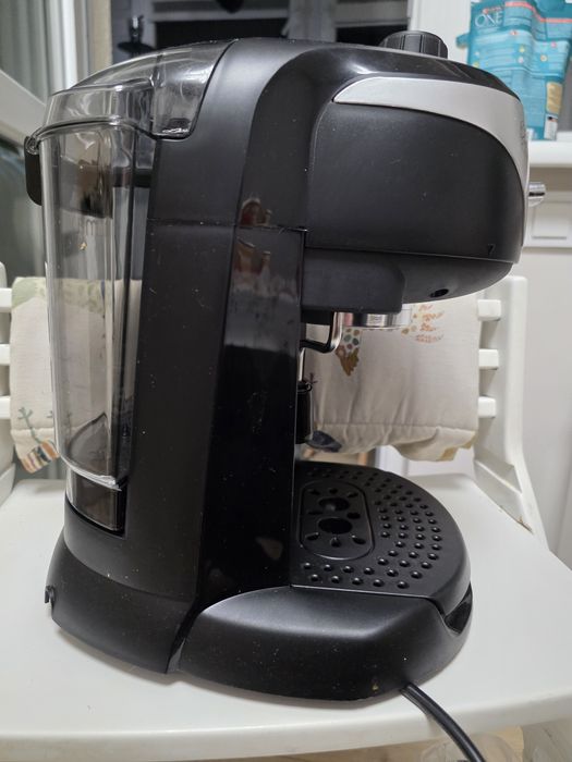 Ріжкова кавоварка DeLonghi EC 221.B