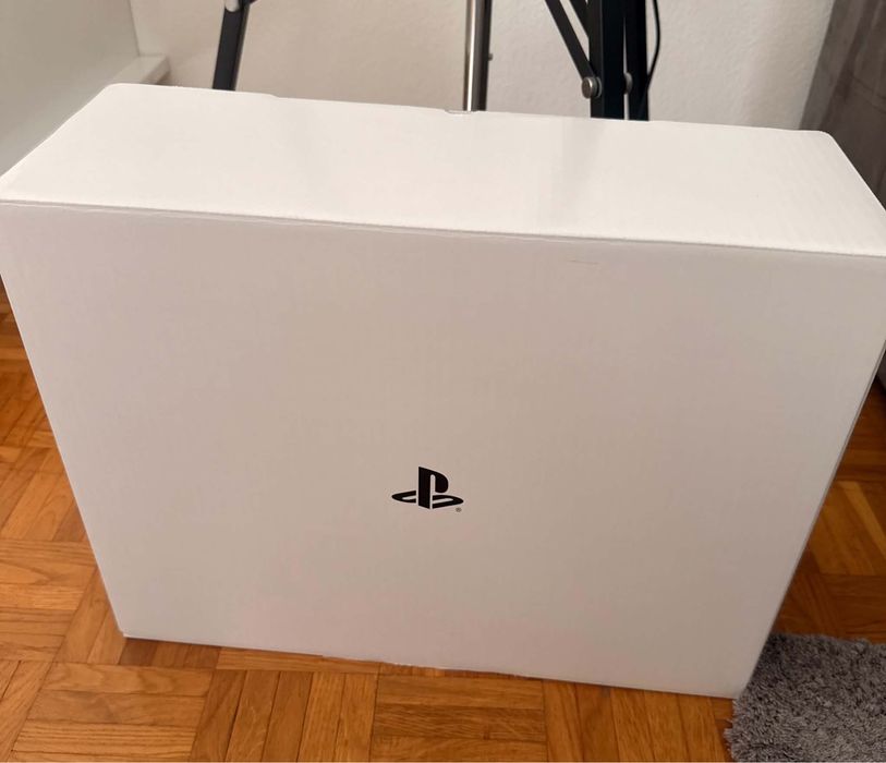 PlayStation 5 PS5 825GB com Comando e Caixa