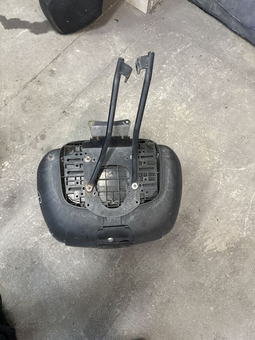 Kufer ze stelażem Piaggio Yourban 300