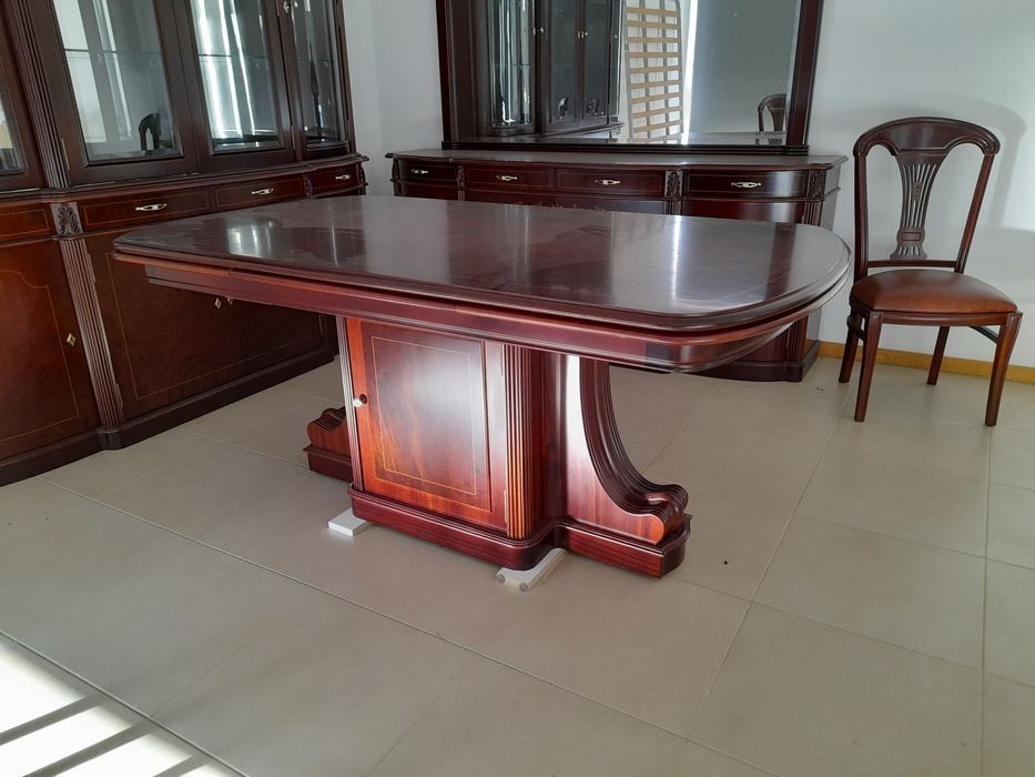 Sala de jantar completa em raiz de mogno com maquetaria - novo