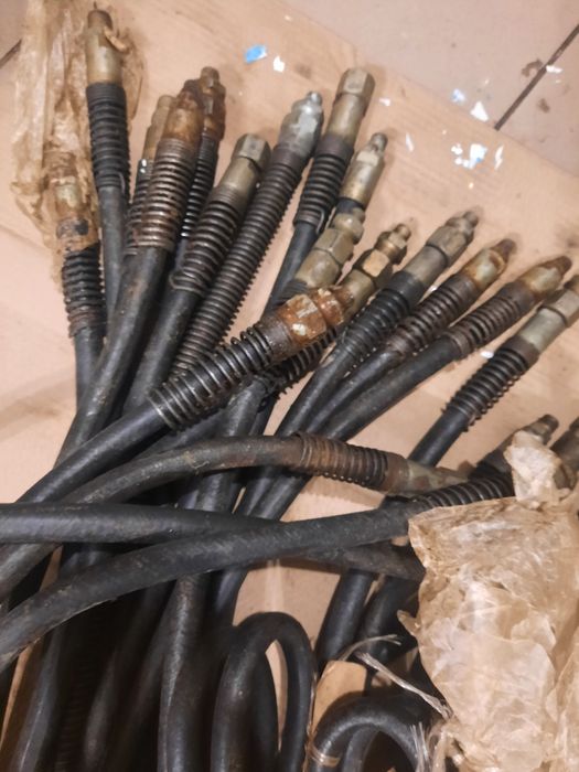 Продам тормозни шланги краз нові є ризна довжина