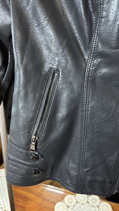 Продам жіночу куртку шкірзамінник