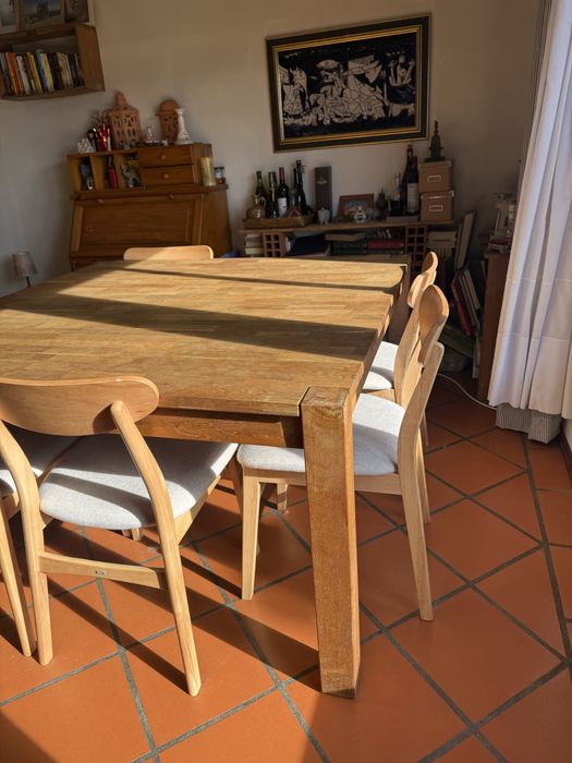 Mesa de madeira maciça