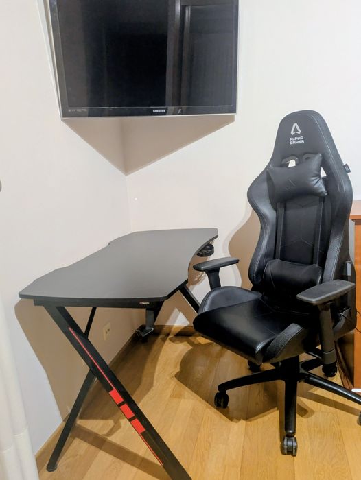Cadeira e mesa gamer Alpha  com luzes Led