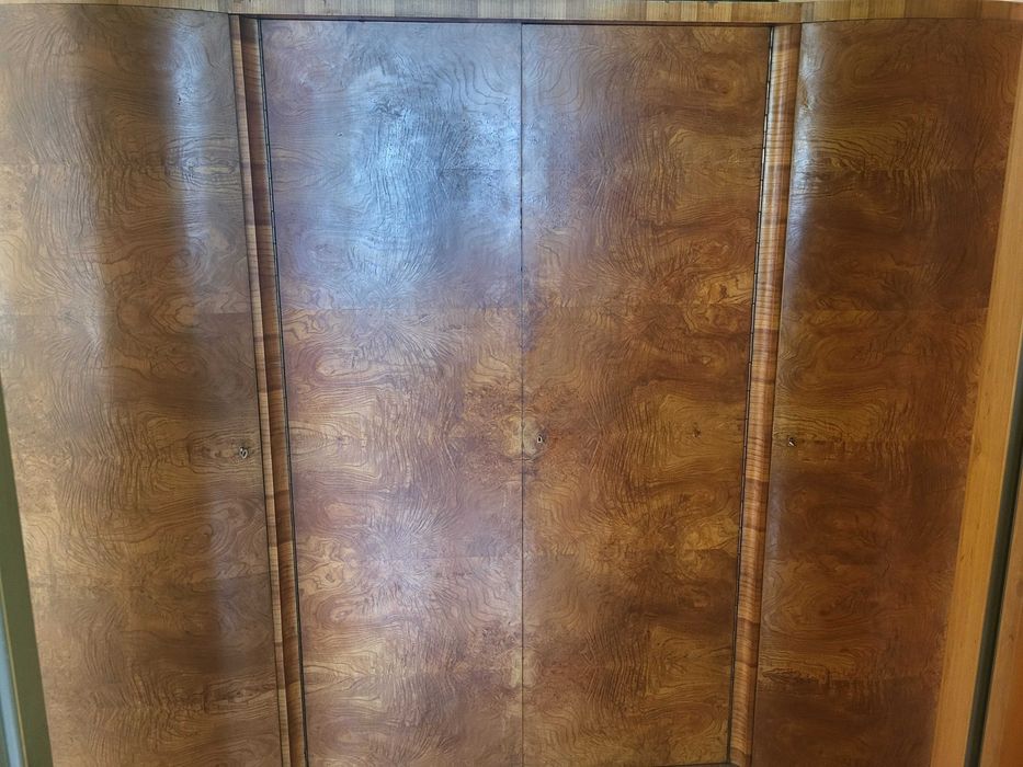 Elegancka, stara czterodrzwiowa szafa