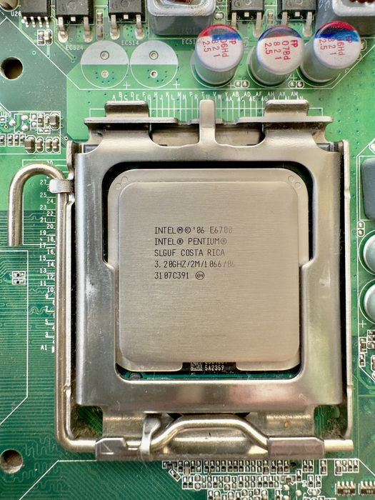 Intel  Desktop DQ45CB LGA775  + Intel Pentium Dual-Core E6700  + DDR 2