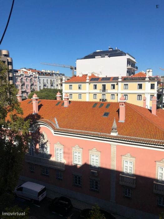 Quarto - localizado em São Sebastião Lisbon