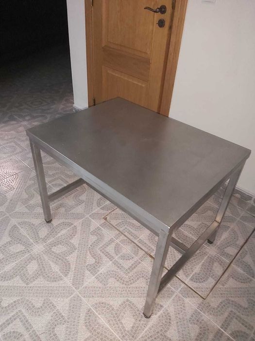 Mesa de apoio em inox