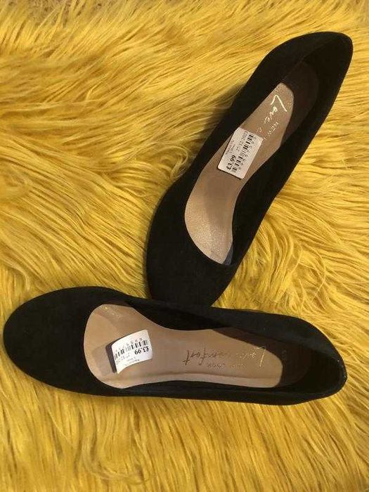 Класичні жіночі туфлі бренду new look