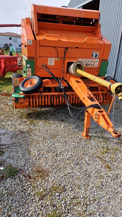 Enfardadeira de rolos