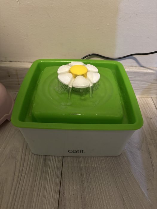 Zamienie lub sprzedam fontanne dla kotka