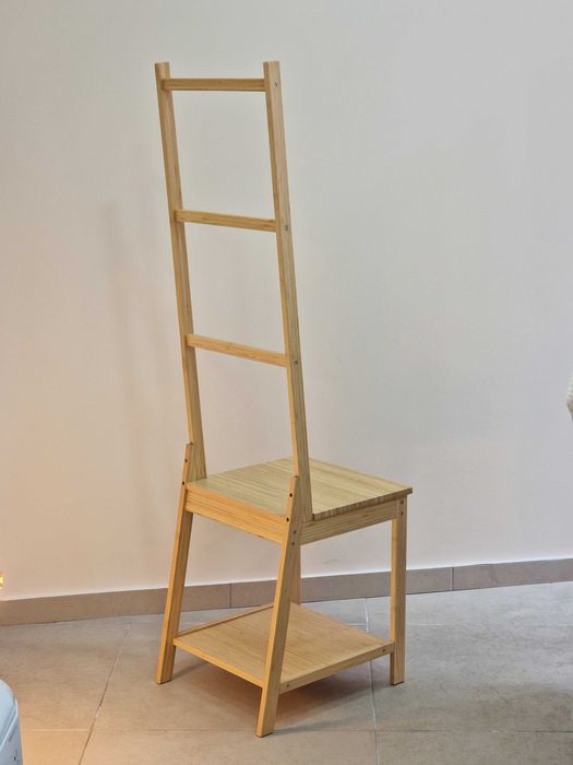 Cadeira com toalheiro IKEA em bambu