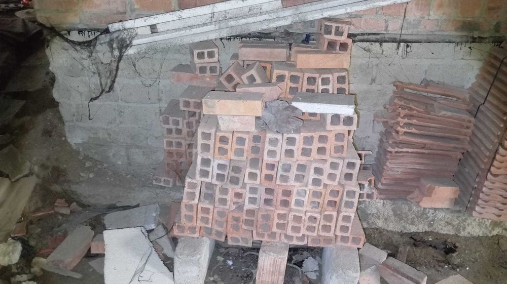 Cegła, dachówka ceramika nieużywana
