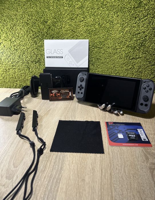 Гибридная консоль Nintendo Switch Grey V2 + 6 мес. Гарантии + MicroSD 256GB