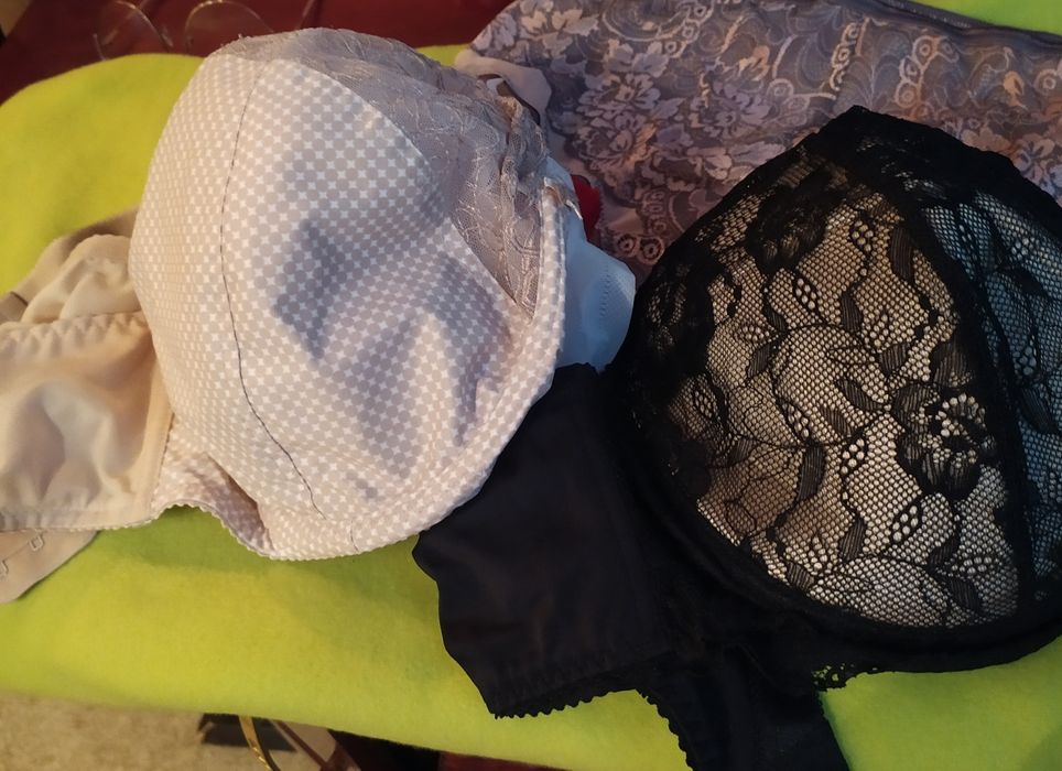 Продам бюстгальтера,большой размер