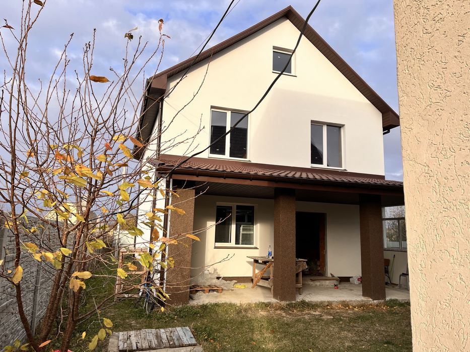 Продаж двох будинків за ціною одного