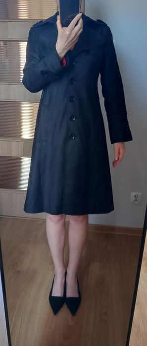 Czarny płaszcz Monton r.36, taliowany