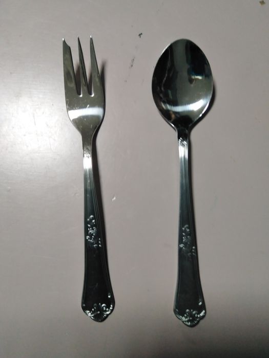 Conjunto de 12 Colheres e 12 Garfos de Doce