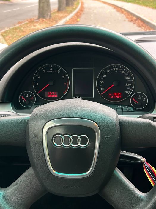 Audi A4B7 1,6 бензин