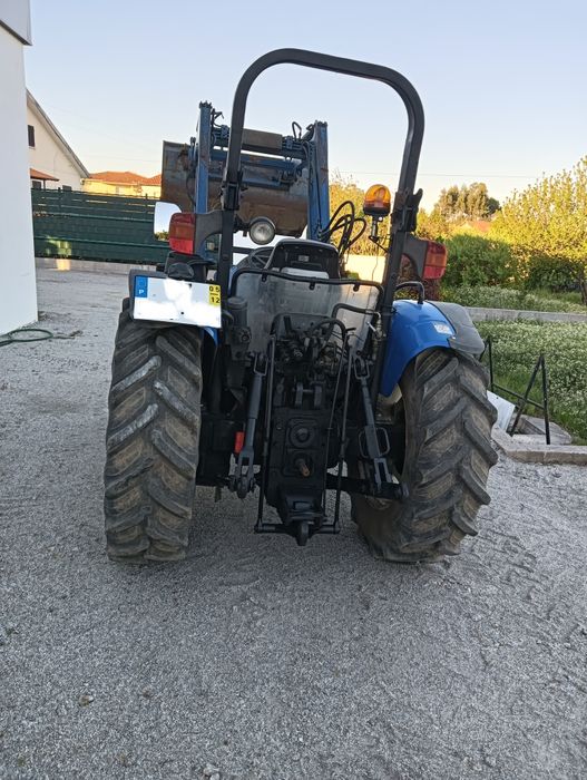 Trator New Holland TN60A Carregador frontal.