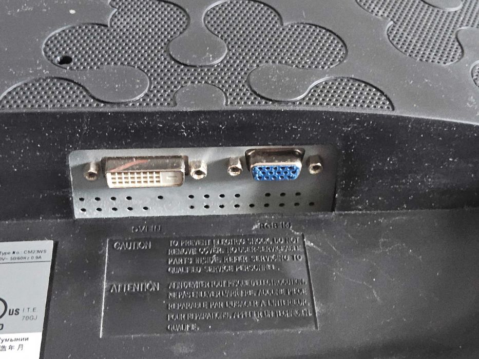 Samsung 233SW, w zestawie VGA i kabel zasilający