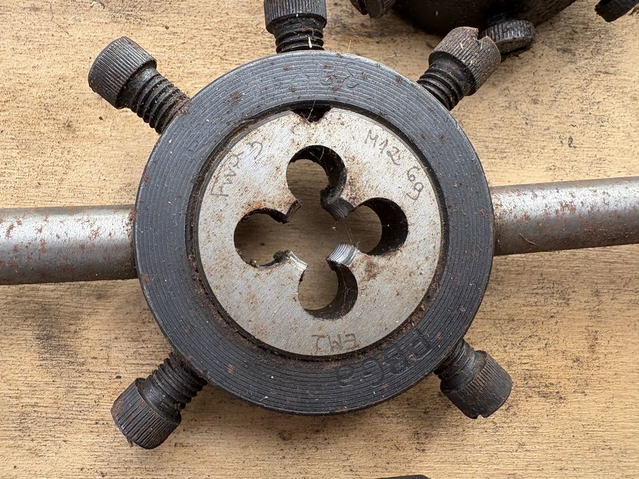 Fabryka wyrobów precyzyjnych VIS C-5a zestaw gwintowników i narzynek