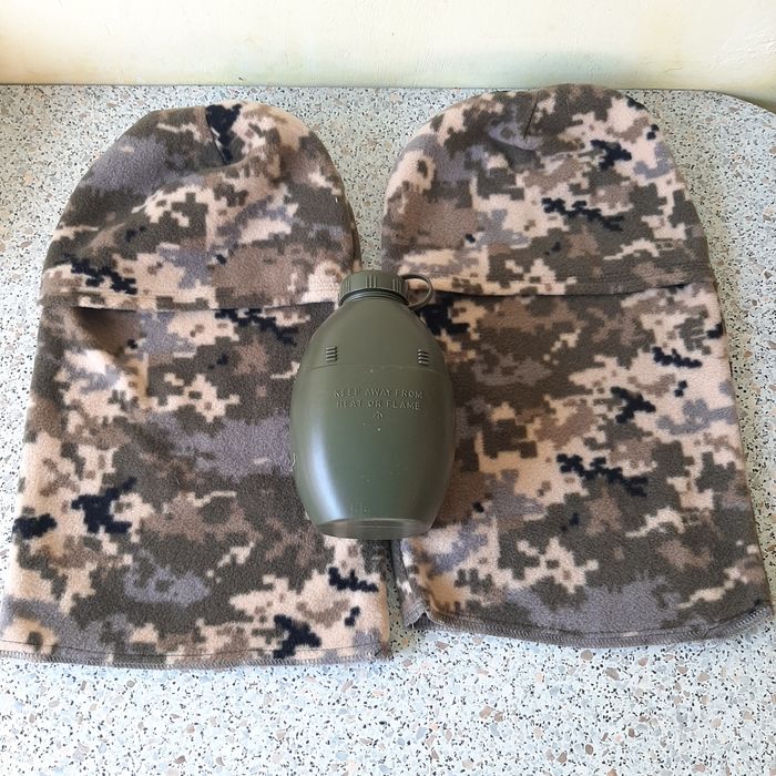 Балаклава зимняя 2 шт. Фляга пластиковая. Цена за все .