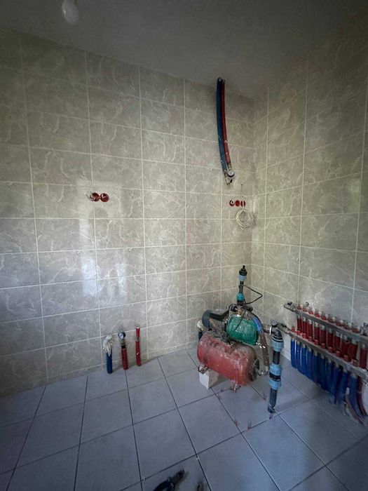 Продаж двоповерхового будинку у селі Крехаїв, Чернігівська область