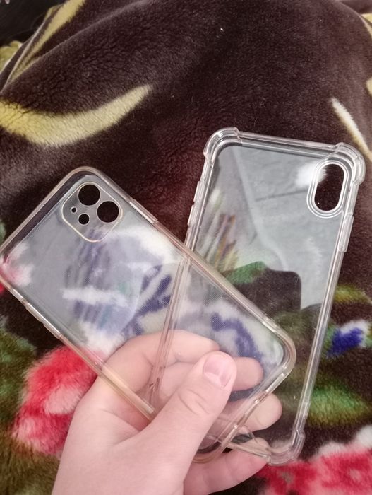 Продам два чехла айфон хс мах и айфон 11